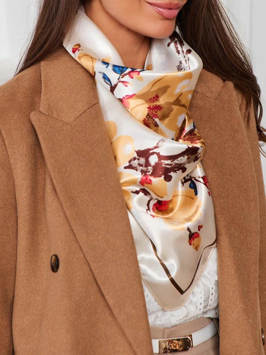 Foulard femme carré 90x90, imprimé floral jaune bleu, imitation satin soyeux, foulard de tête ou cou, accessoire chic printemps été, modèle Délima - Écharpe - Multicolore