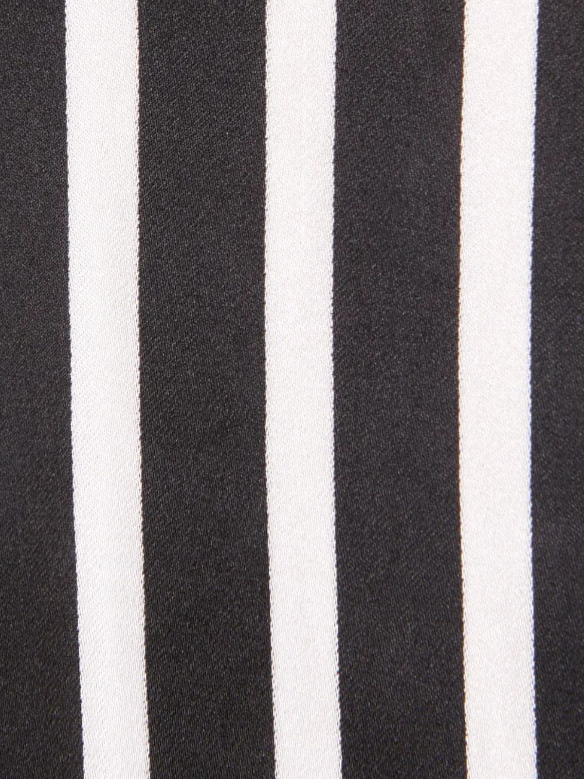 Foulard femme carré, soie mélangée légère, imprimé graphique noir et blanc, accessoire tête ou cou, idéal printemps été, idée cadeau femme, style moderne chic, modèle Musa - Écharpe - Noir