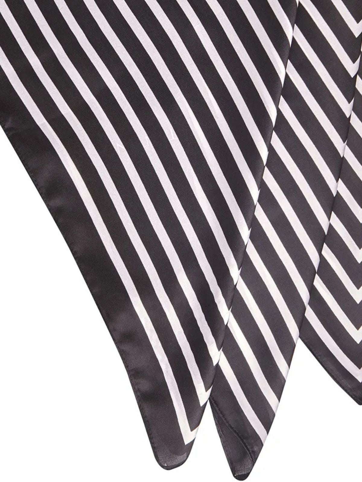 Foulard femme carré, soie mélangée légère, imprimé graphique noir et blanc, accessoire tête ou cou, idéal printemps été, idée cadeau femme, style moderne chic, modèle Musa - Écharpe - Noir
