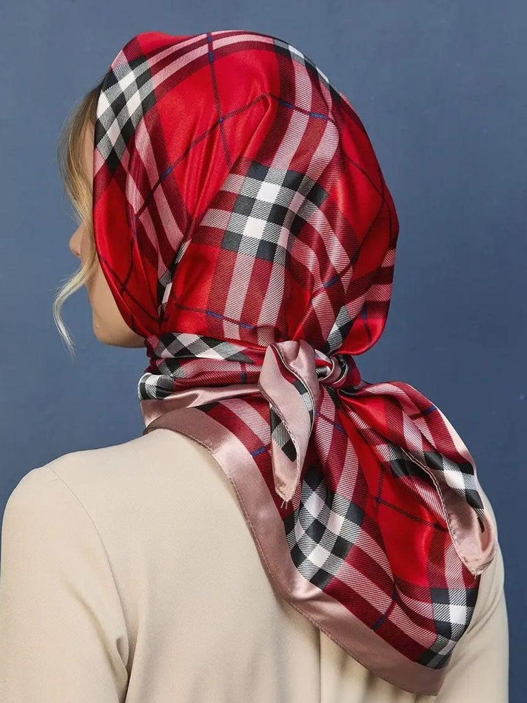Foulard femme effet satiné rouge, foulard carré 90x90 cm, motif écossais, tissu respirant et doux, accessoire cheveux ou cou, foulard religieux élégant, modèle Paolah - Écharpe - Rouge