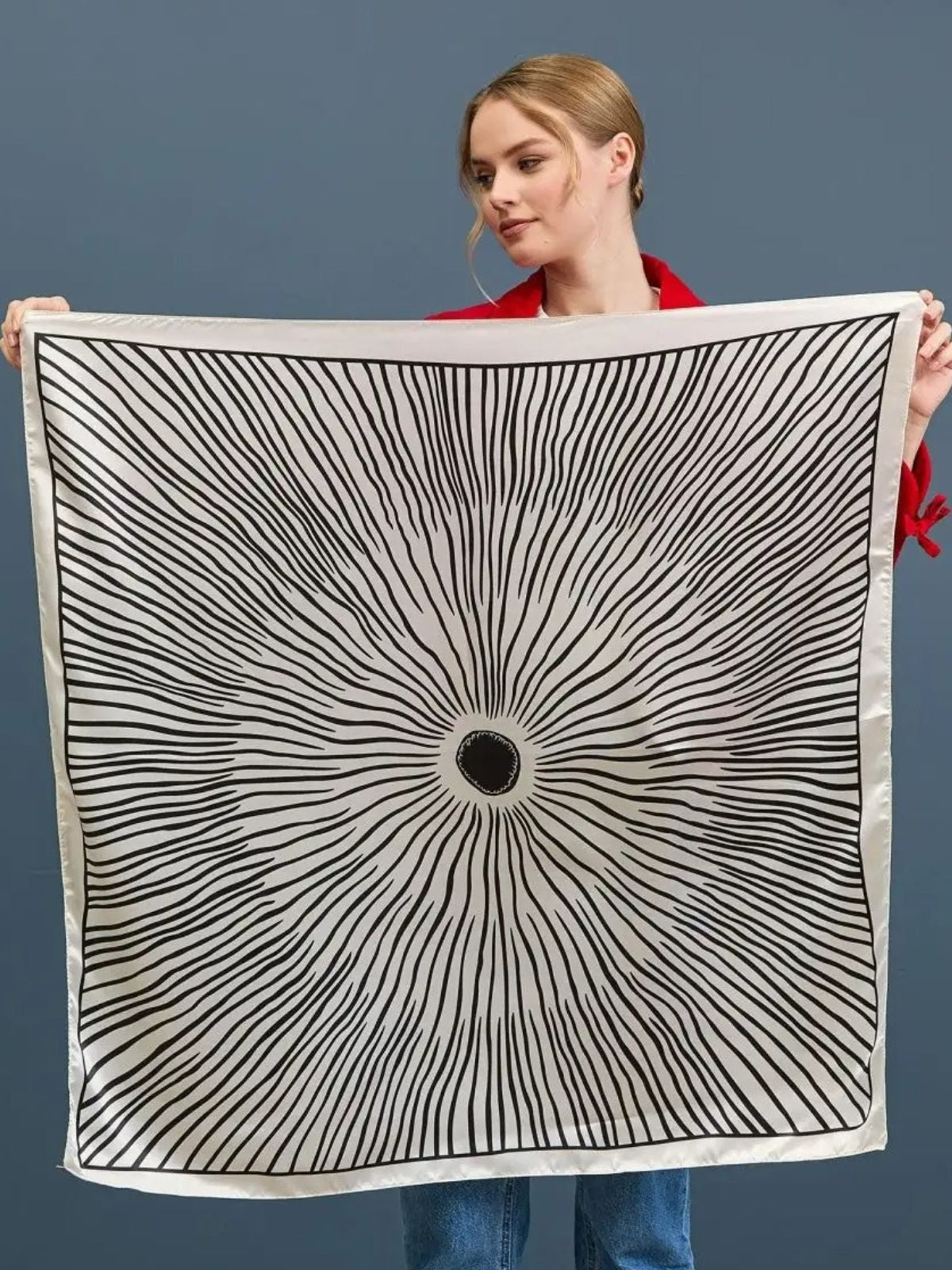 Foulard femme effet satiné soyeux, carré noir et blanc, imprimé graphique rayures, accessoire cheveux et cou, foulard bandana léger, modèle Leylah - Écharpe - Blanc