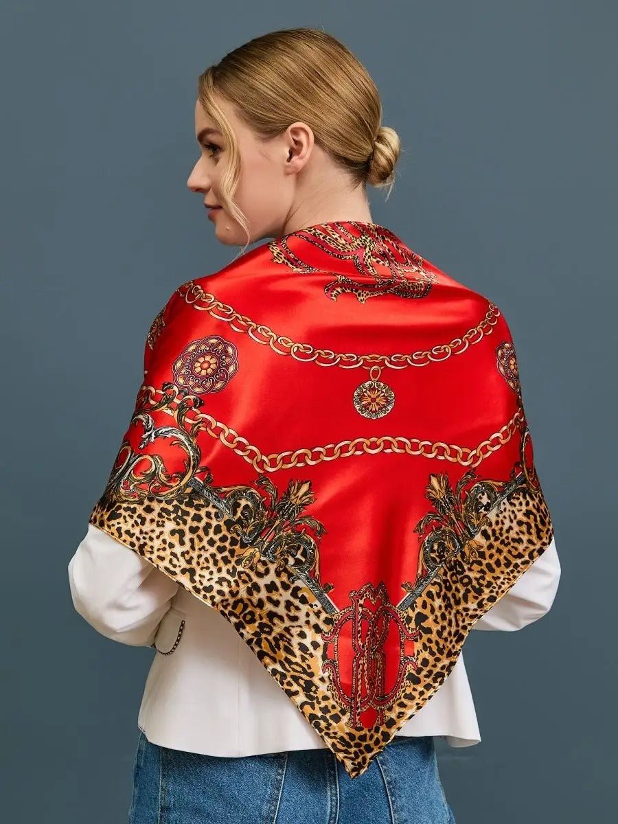 Foulard léopard rouge, carré soyeux 90x90, foulard imprimé chaînes, accessoire mode femme, foulard cheveux ou cou, modèle Oline - Écharpe - Rouge