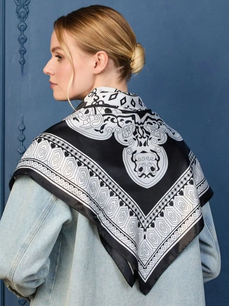 Foulard noir et blanc, imprimé géométrique floral, soyeux et doux, accessoire cheveux et cou, foulard carré 90x90, aspect soie artificielle, foulard femme toutes saisons, modèle Divana - Écharpe - Noir
