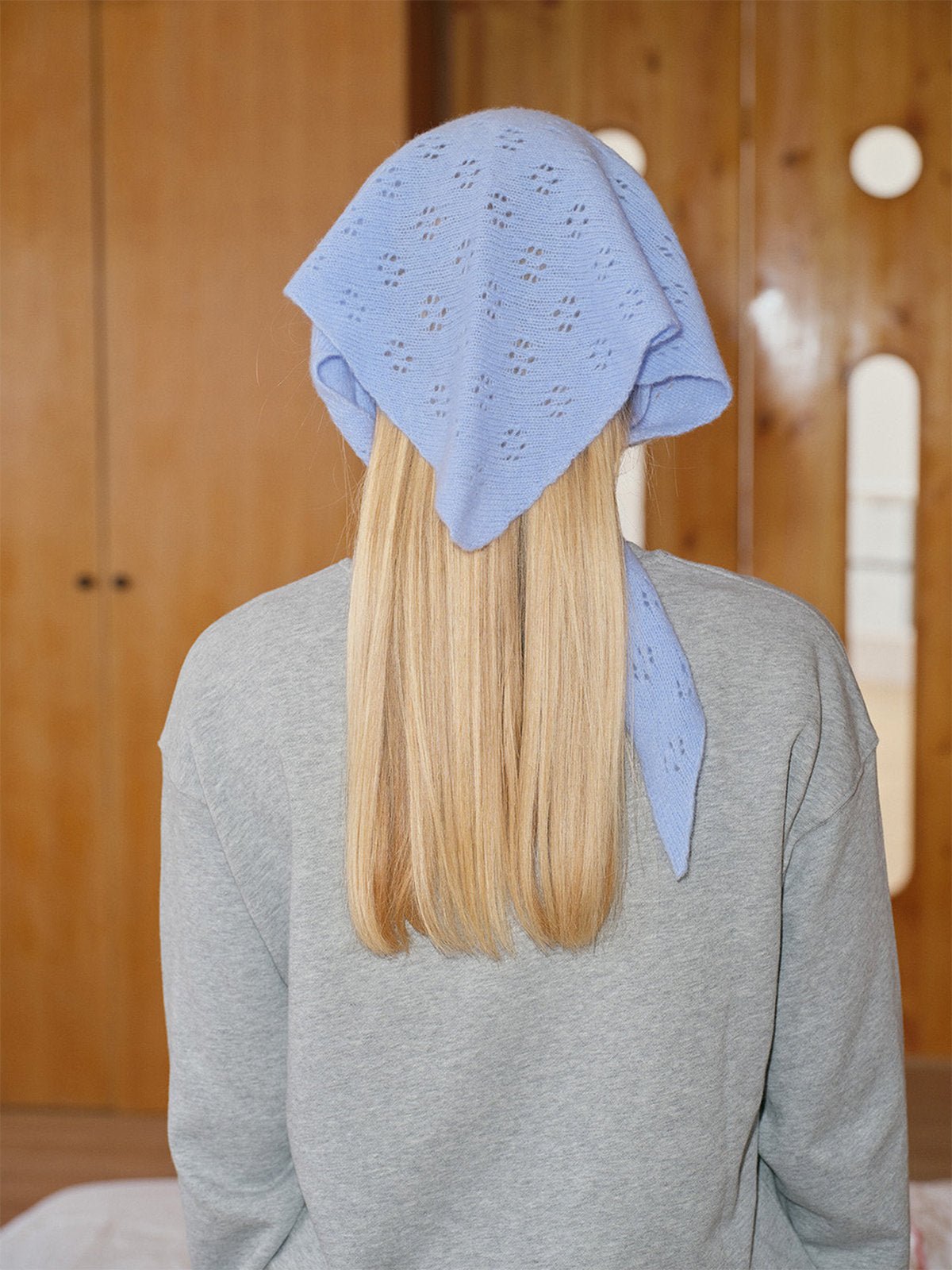 Foulard triangle en laine, maille ajourée douce, écharpe d’hiver femme, style punk et streetwear, coloris pastel, modèle Civic - Écharpe - Bleu