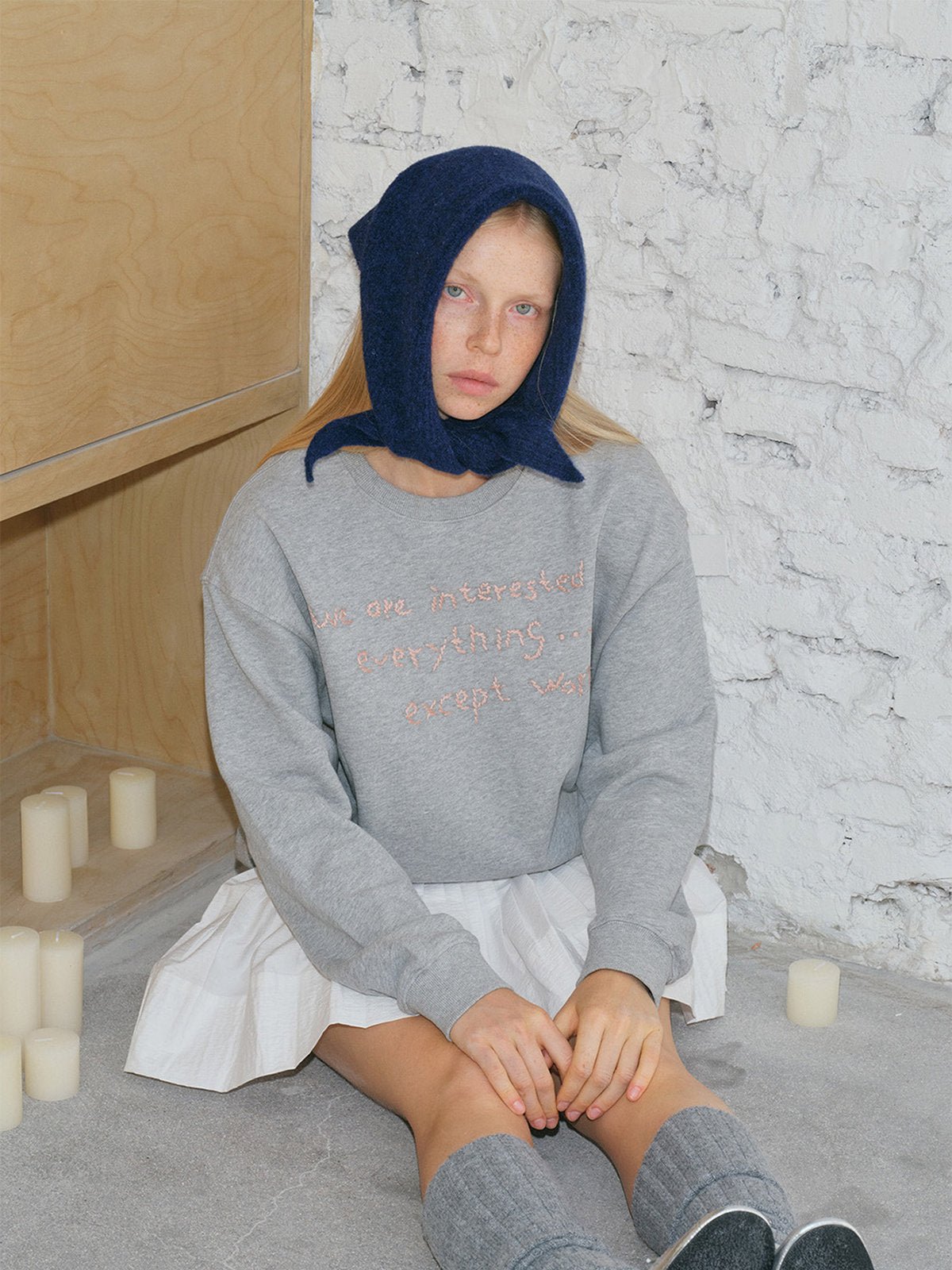 Foulard triangle laine mixte, écharpe courte chaude hiver, tour de cou doux femme homme, design géométrique original, accessoire stylé automne, modèle Ouline - Écharpe - Bleu marine