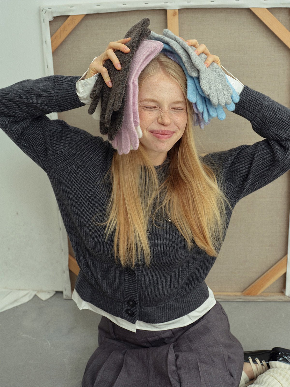 Gants en maille douce, gants hiver femme, gants longs tricotés, gants chauds doux au toucher, gants colorés unis, gants tactiles laine mélangée, modèle Kinz - Écharpe - Blanc