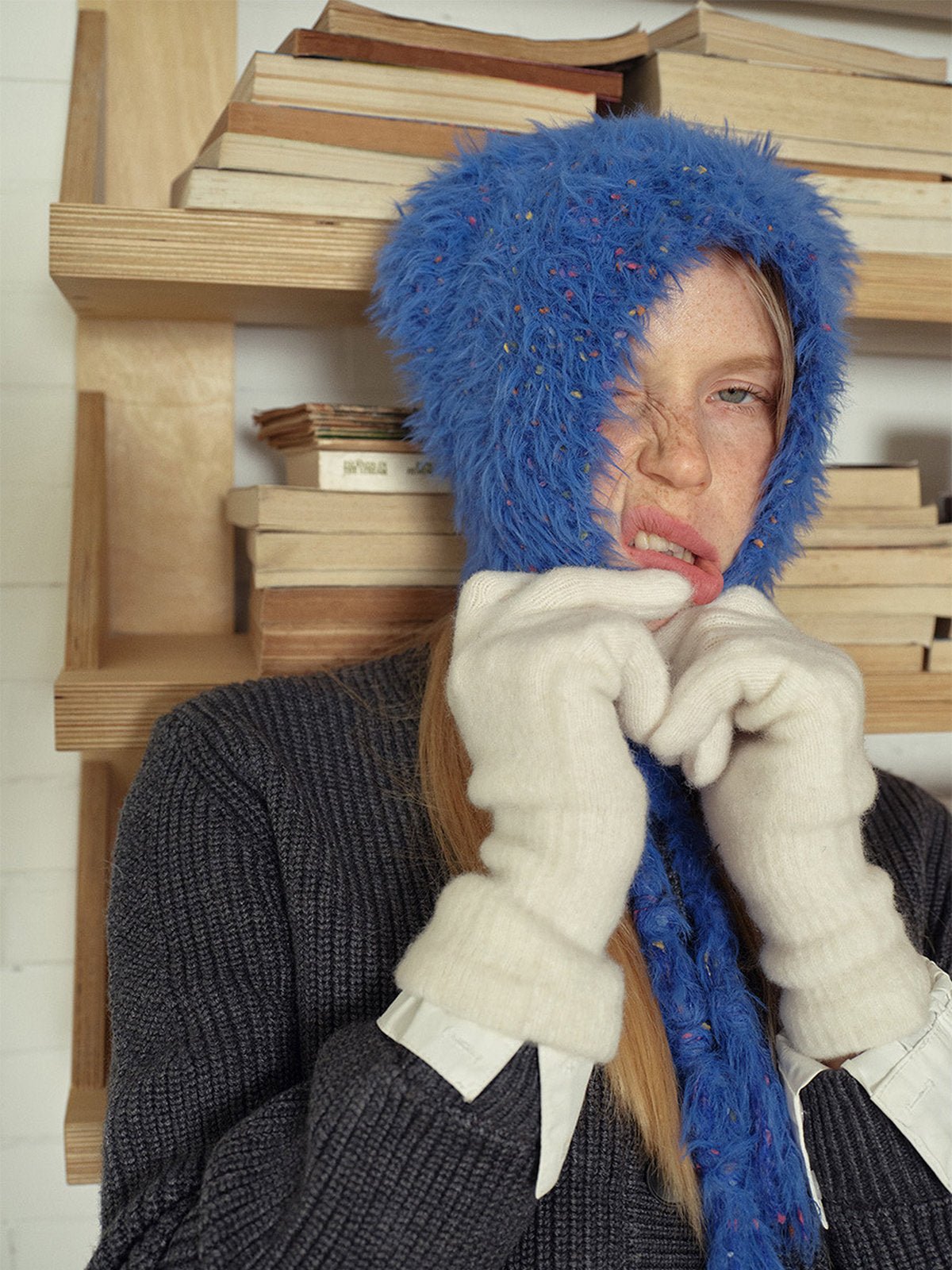 Gants en maille douce, gants hiver femme, gants longs tricotés, gants chauds doux au toucher, gants colorés unis, gants tactiles laine mélangée, modèle Kinz - Écharpe - Blanc