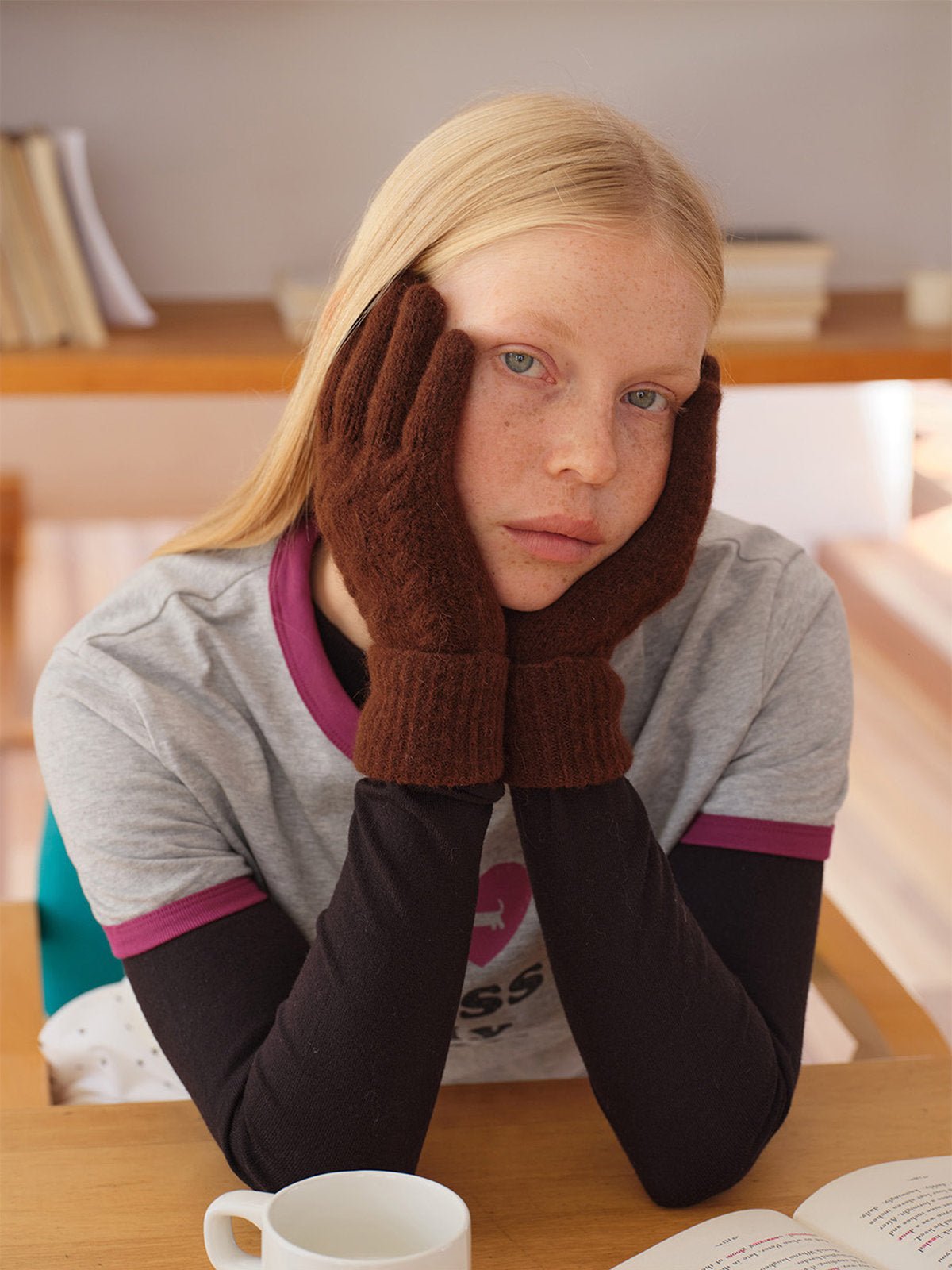 Gants femme hiver, fibre de lapin, maille torsadée douce, toucher tactile, chaud et léger, poignet long côtelé, modèle Patine - Gants - Marron