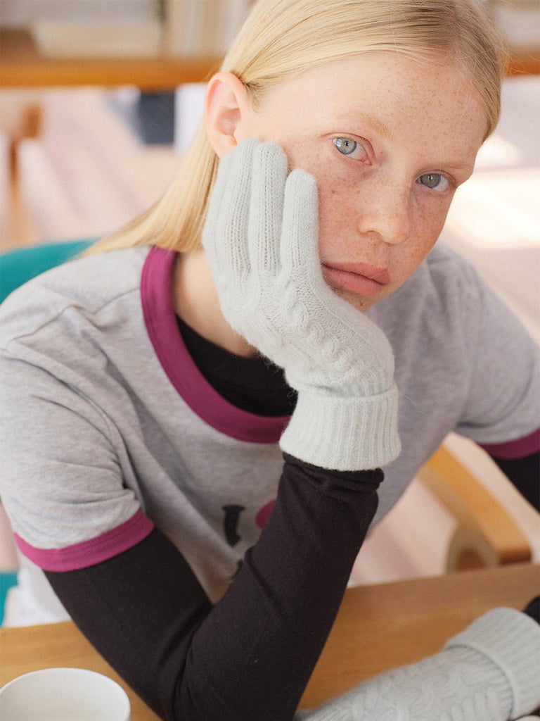 Gants femme hiver, fibre de lapin, maille torsadée douce, toucher tactile, chaud et léger, poignet long côtelé, modèle Patine - Gants - Gris clair