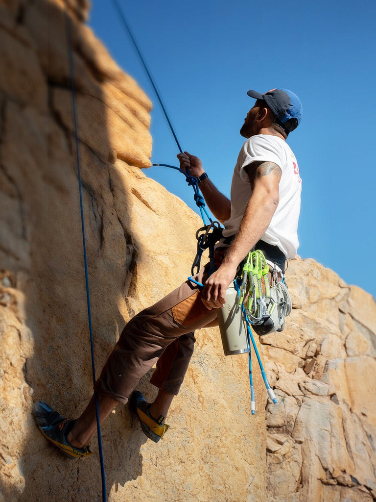 Gourde isotherme gamme IDEUS, acier inoxydable 304, bouchon sécurisé, design sportif, conservation 18h, portable, anti - fuite, multi - tailles, usage extérieur et bureau, modèle Sayan - Gourde et Thermos - Noir S