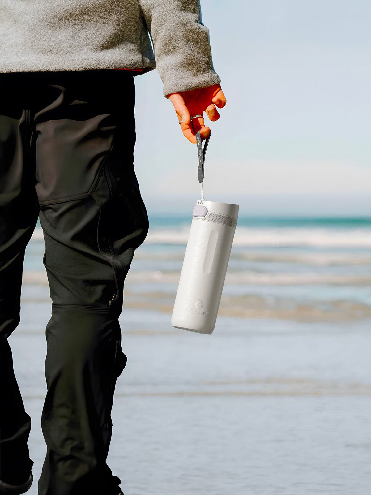 Gourde isotherme IDEUS, bouteille inox 304, double paroi, 600ml, conservation chaud froid, couvercle verrouillable, bouchon étanche, design sport, facile à nettoyer, modèle Torus - Gourde et Thermos - Blanc