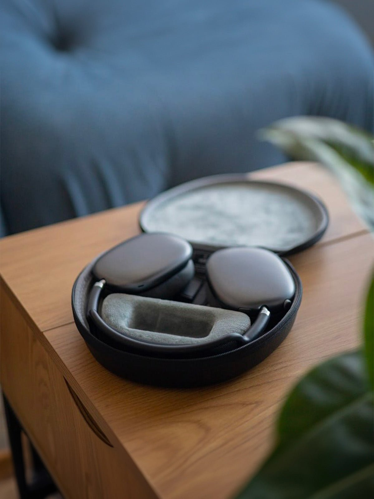 Housse AirPods Max, étui rigide intelligent, protection antichoc et anti - chute, intérieur doux, design fin et portable, simili vegan, rangement avec mode veille automatique, modèle Lerux - Accessoire AirPods Max - Noir