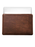 Housse pour MacBook Air 13 pouces, cuir véritable, protection premium, intérieur doux et design minimaliste, modèle Waldemar - Housse - Marron