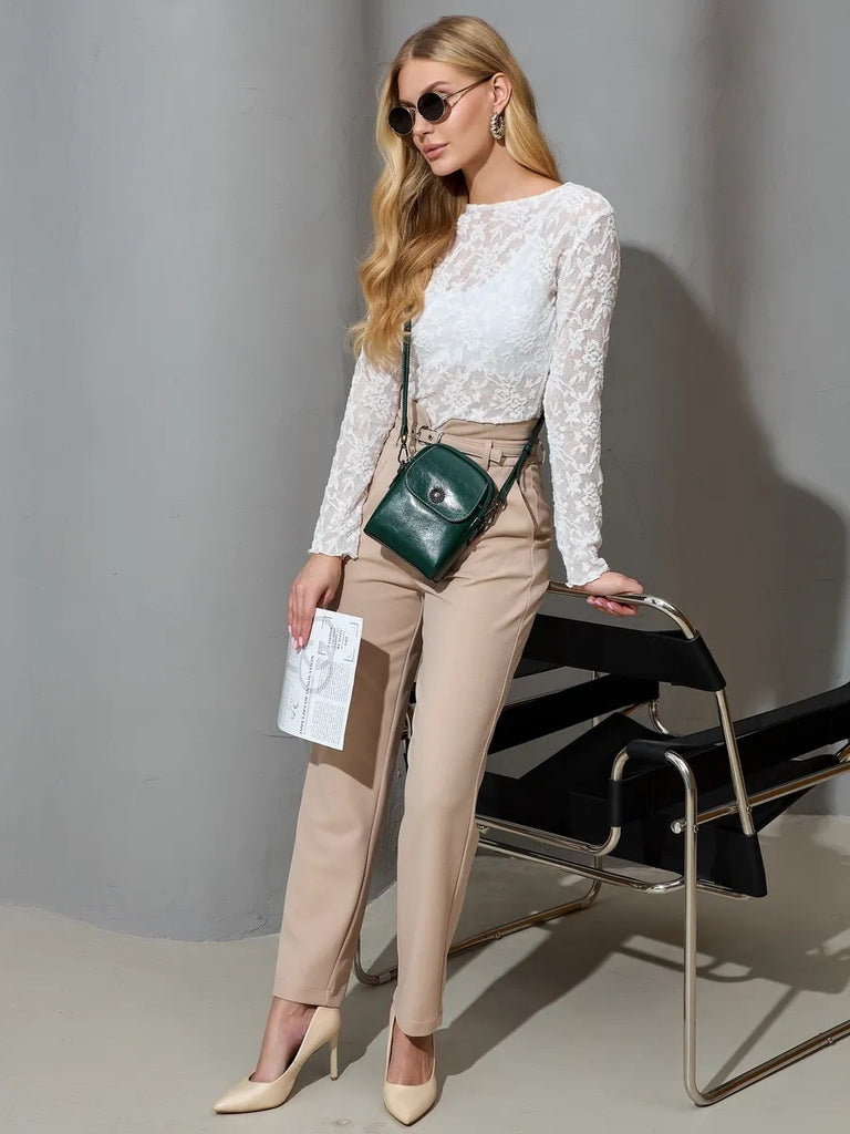 Sacoche bandoulière en cuir, sac porté épaule compact, sac téléphone aimanté, petit sac zippé femme, accessoire mode pratique, modèle Barbel