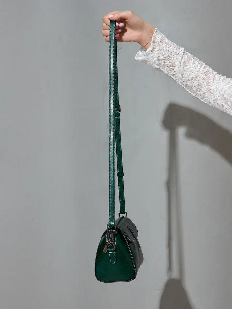 Sac bandoulière femme cuir, petit sac rigide, format rectangulaire, compartiments multiples, modèle Azeline