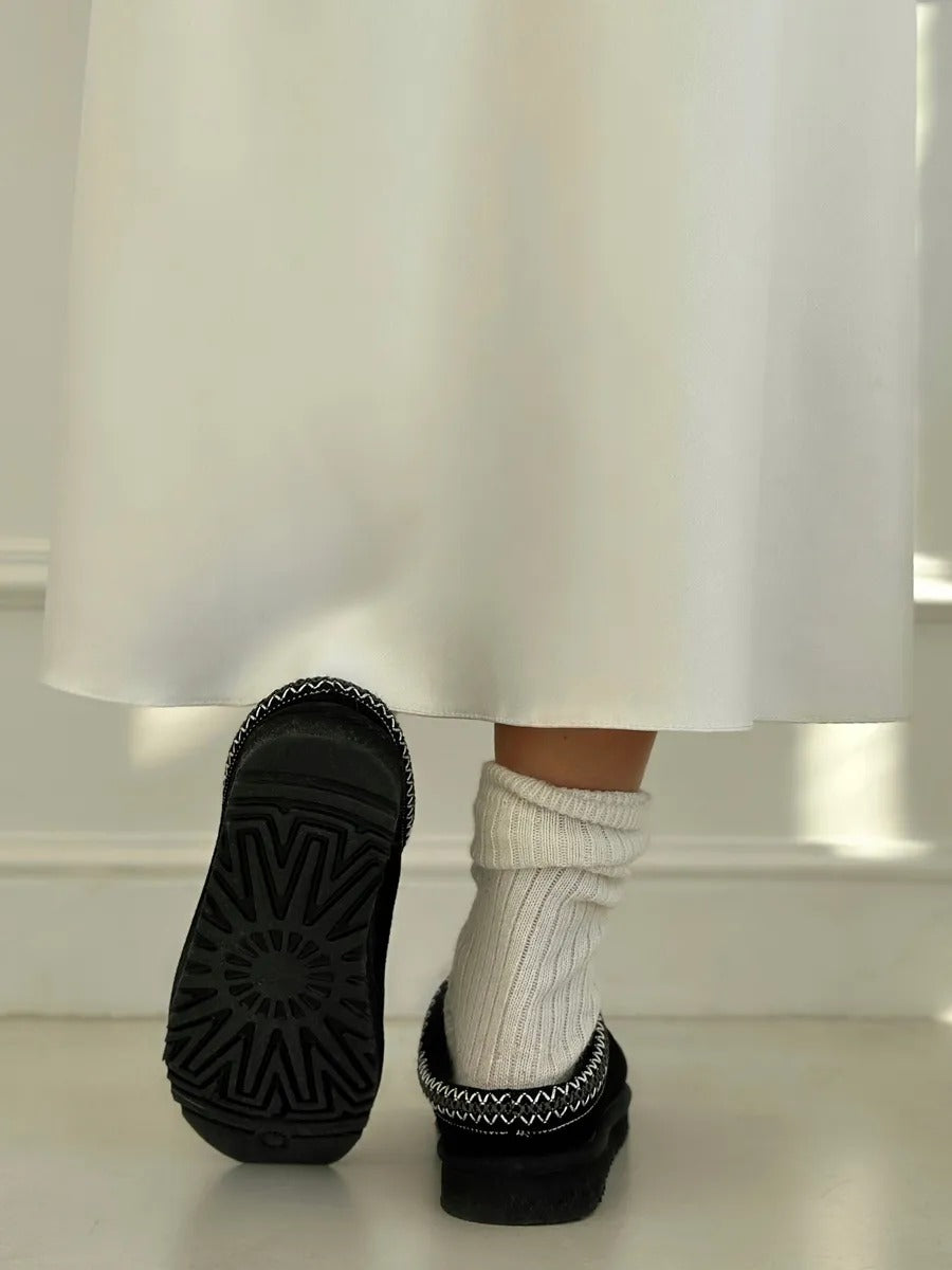 Women's winter slippers, wool-lined slippers for winter, thick sole slippers, home comfort, winter sneakers, Sinda model