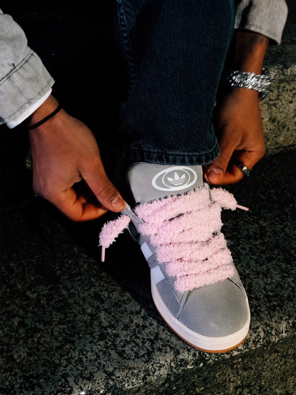 Lacets fluffy big, lacets épais pelucheux, colorés et fantaisie, lifestyle et accessoire sneakers, modèle Uyime - Blanc 80 cm