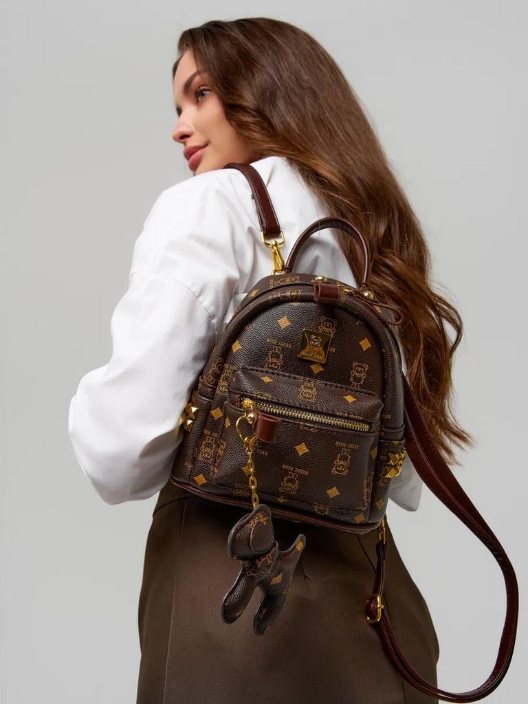 Mini sac à dos femme marron, sac dos imprimé ours "Teddy Bear", sac mode portable, sac de ville tendance, sac aspect luxe, modèle Louisa - Sac à dos - Marron