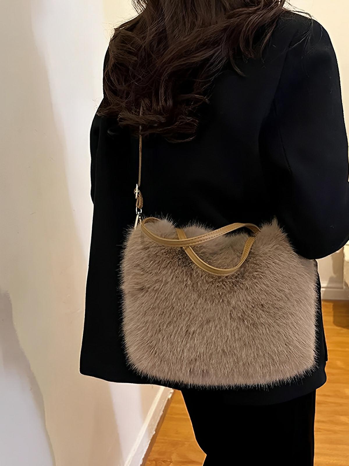 Mini sac à main en fourrure, bandoulière douce, modèle Elsa - Sac à main - Marron