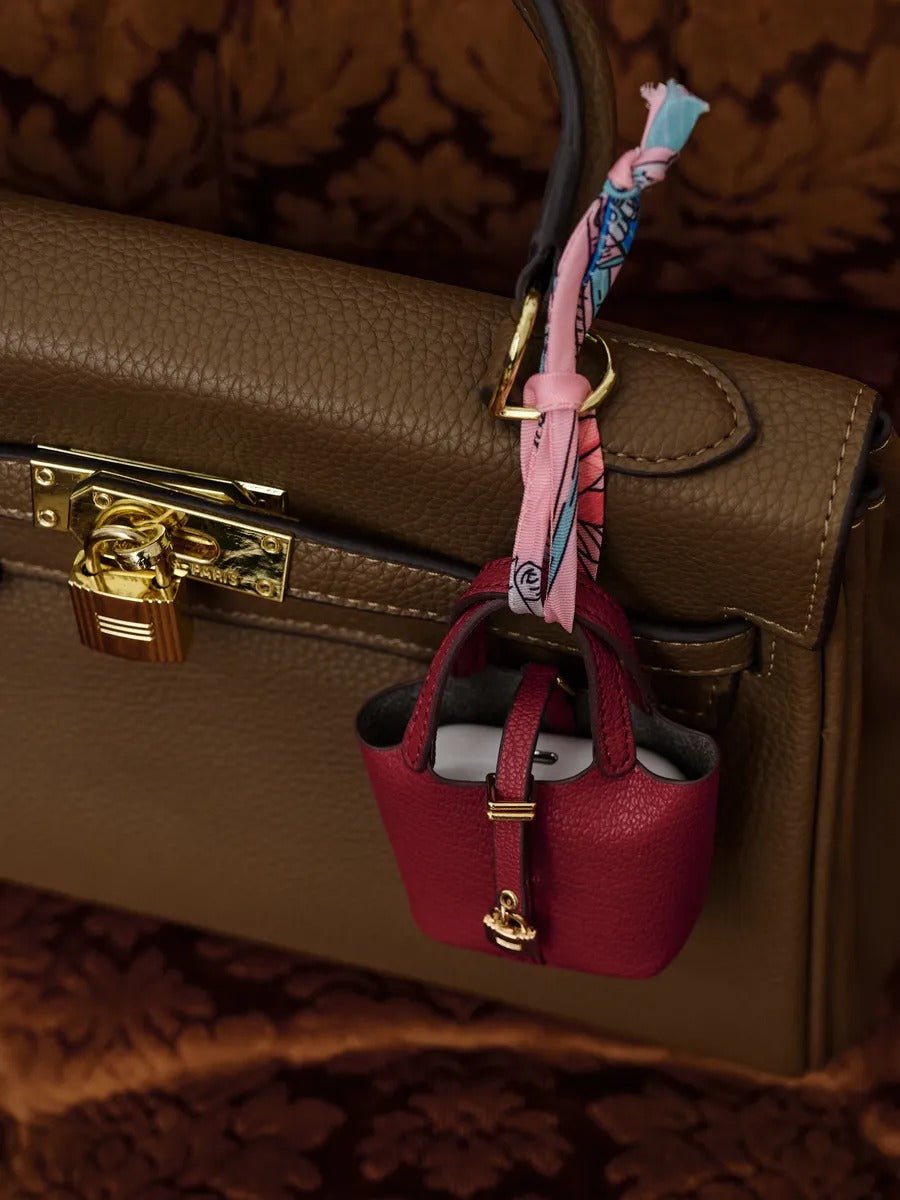 Mini sac bijoux de sac, porte - clés luxe, cuir grainé, format AirPods, accessoire luxueux, modèle Trésor - Bordeaux