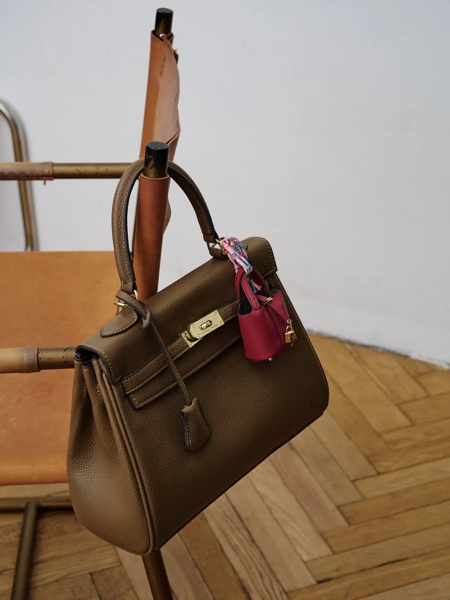 Mini sac bijoux de sac, porte - clés luxe, cuir grainé, format AirPods, accessoire luxueux, modèle Trésor - Bordeaux