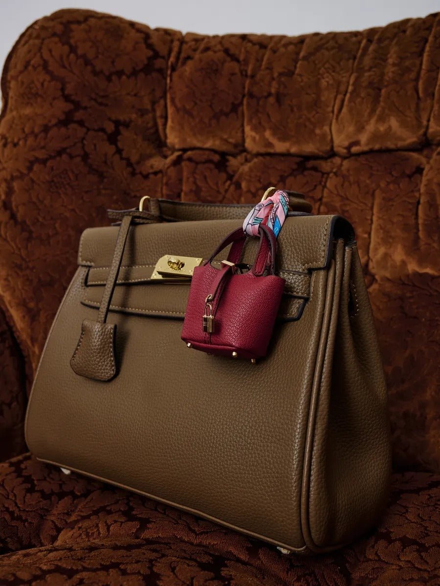 Mini sac bijoux de sac, porte - clés luxe, cuir grainé, format AirPods, accessoire luxueux, modèle Trésor - Bordeaux