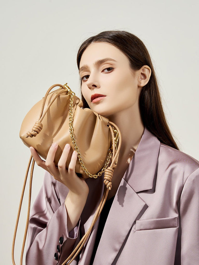 Mini sac seau en cuir, sac bandoulière avec chaîne, sac à lacets en cuir souple, sac à main tendance 2025, sac féminin chic, modèle Ipsy - Sac à main - Camel