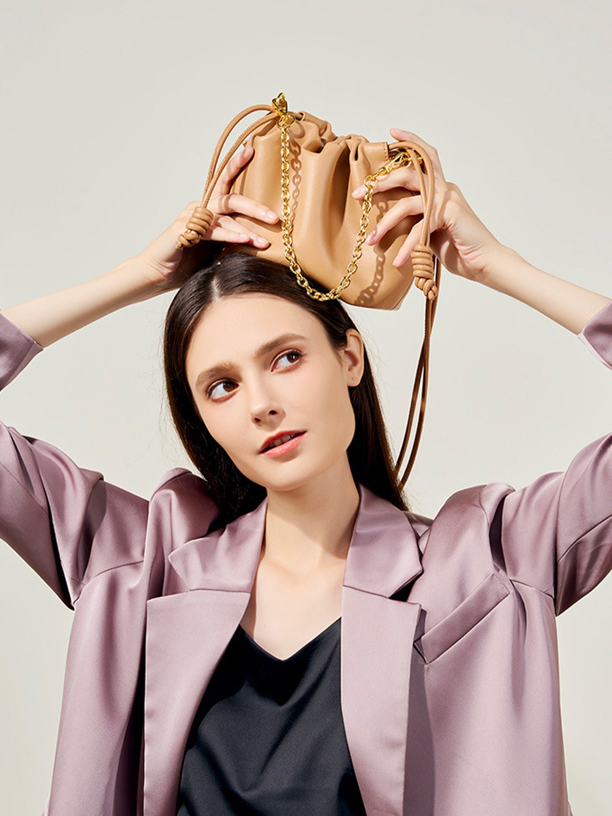 Mini sac seau en cuir, sac bandoulière avec chaîne, sac à lacets en cuir souple, sac à main tendance 2025, sac féminin chic, modèle Ipsy - Sac à main - Camel