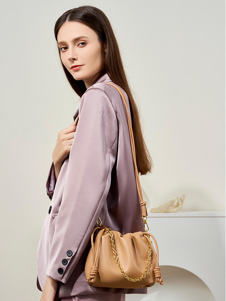 Mini sac seau en cuir, sac bandoulière avec chaîne, sac à lacets en cuir souple, sac à main tendance 2025, sac féminin chic, modèle Ipsy - Sac à main - Camel