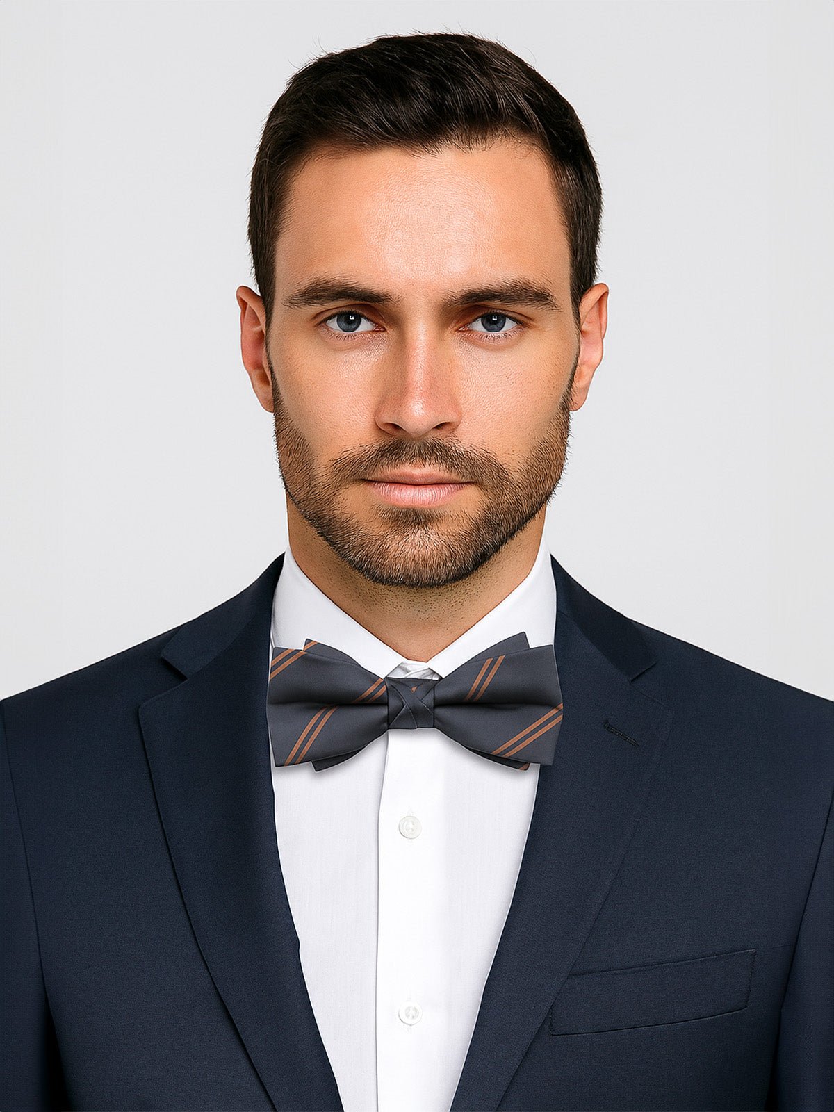Nœud papillon homme à nouer, rayé bleu nuit et cuivre, accessoire cérémonie, style formel moderne, tissu satiné jacquard, modèle Tonali - Bonnets - Gris