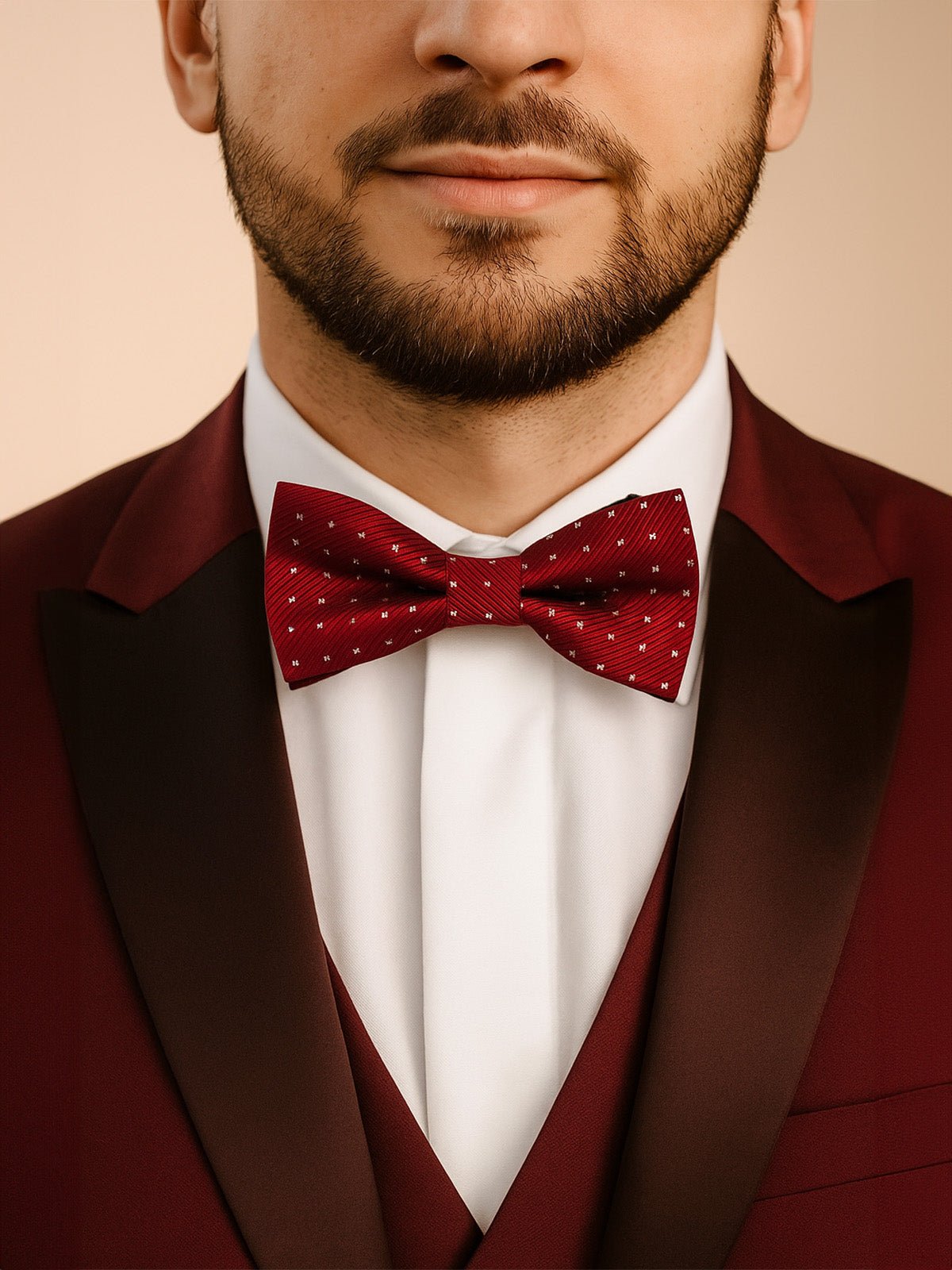Nœud papillon pré - noué, motif croisillons blancs, mariage ou cérémonie, pour homme, marine ou bordeaux, toucher soyeux, réglable, bande élastique, finition satinée, modèle Samuel - Bonnets - Bordeaux