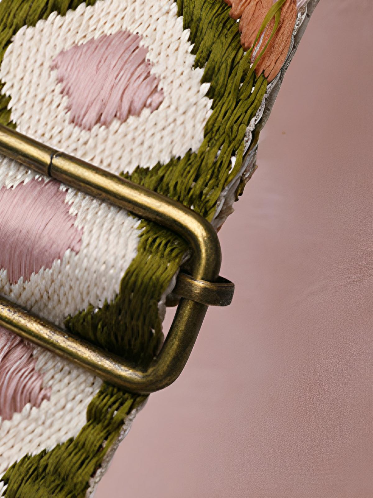 Petit sac bandoulière femme, sac de poitrine compact, style bohème, sangle large réglable, fermeture, modèle Vida - Sac Bandoulière - Rose
