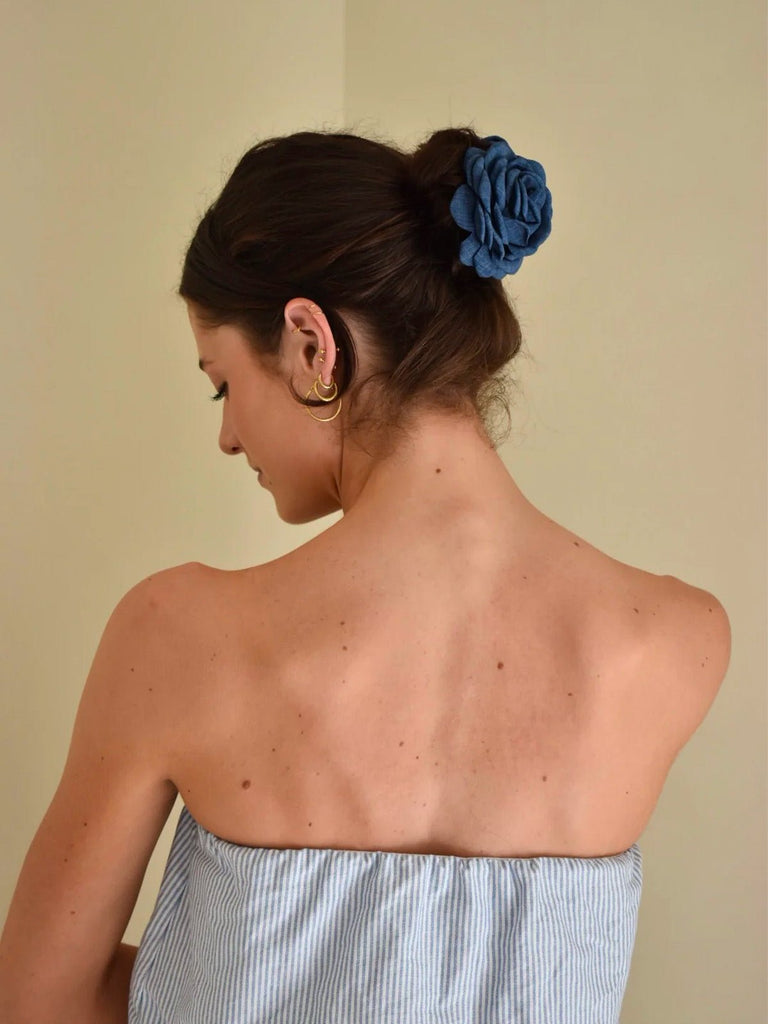 Pince à cheveux fleur denim, pince crabe rose bleue, accessoire cheveux femme, coiffure romantique, pince florale volumineuse, modèle Dénirose - Pince à cheveux - Bleu