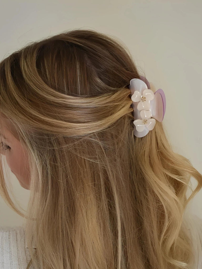Pince à cheveux fleur, pince crabe en acétate, rose et beige, accessoire coiffure chic, pince cheveux fleurs perlées, modèle Findie - Pince à cheveux - Blanc et rose