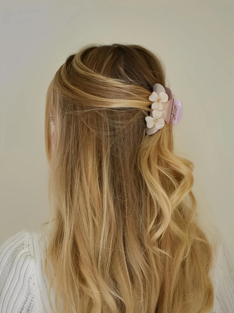 Pince à cheveux fleur, pince crabe en acétate, rose et beige, accessoire coiffure chic, pince cheveux fleurs perlées, modèle Findie - Pince à cheveux - Blanc et rose