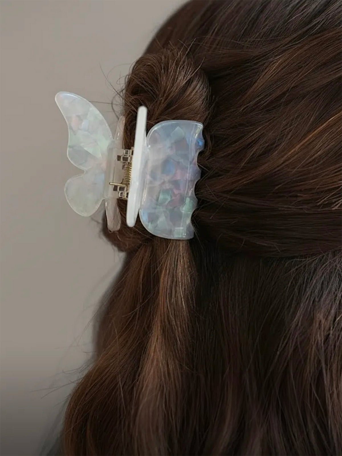 Pince à cheveux papillon en acétate nacré, accessoire coiffure femme solide et lumineux pour un maintien parfait, modèle Ziza - Pince à cheveux - Blanc