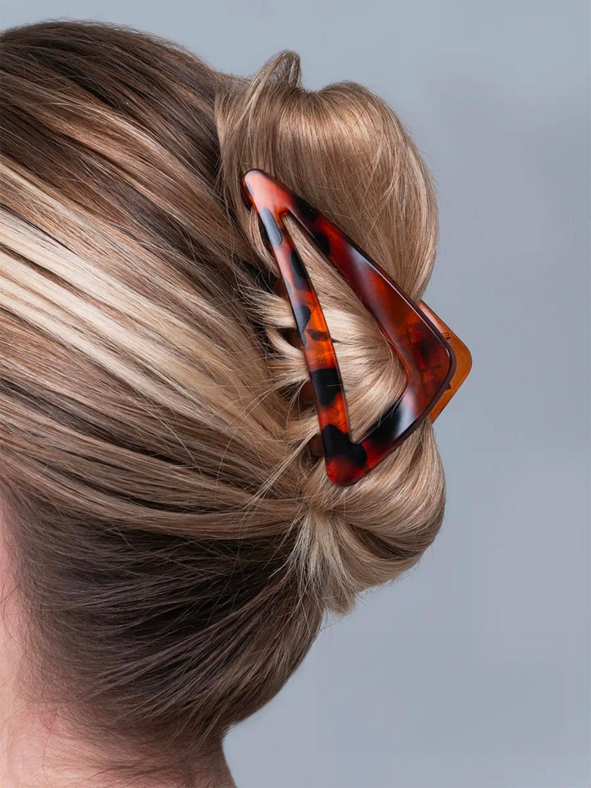 Pince à cheveux triangle, crabe acrylique femme, clip géométrique écaille, barrette cheveux solide, coiffure tendance, modèle Shemine - Pince à cheveux - Ambre