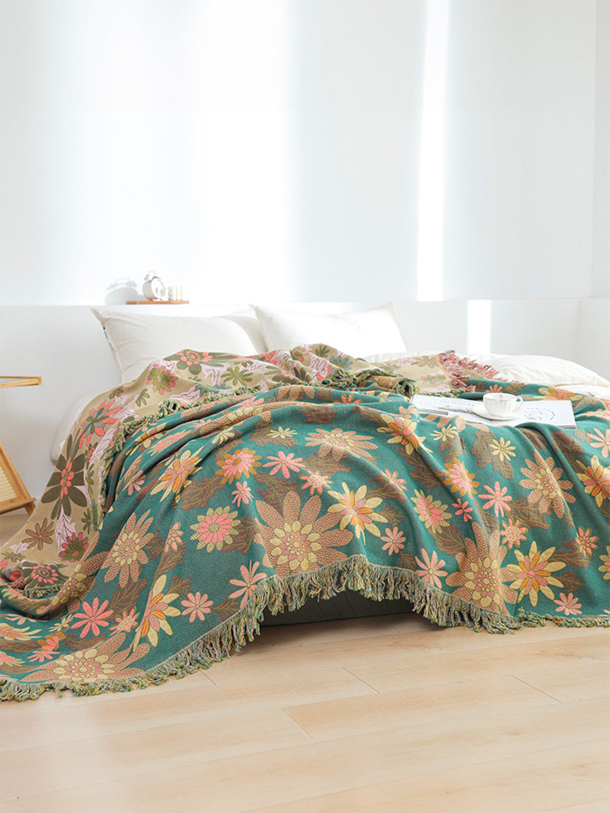 Plaid coton fleurs colorées, couverture décorative, jeté de canapé, grand format, ambiance naturelle, modèle Olya - Vert 250 x 230 cm