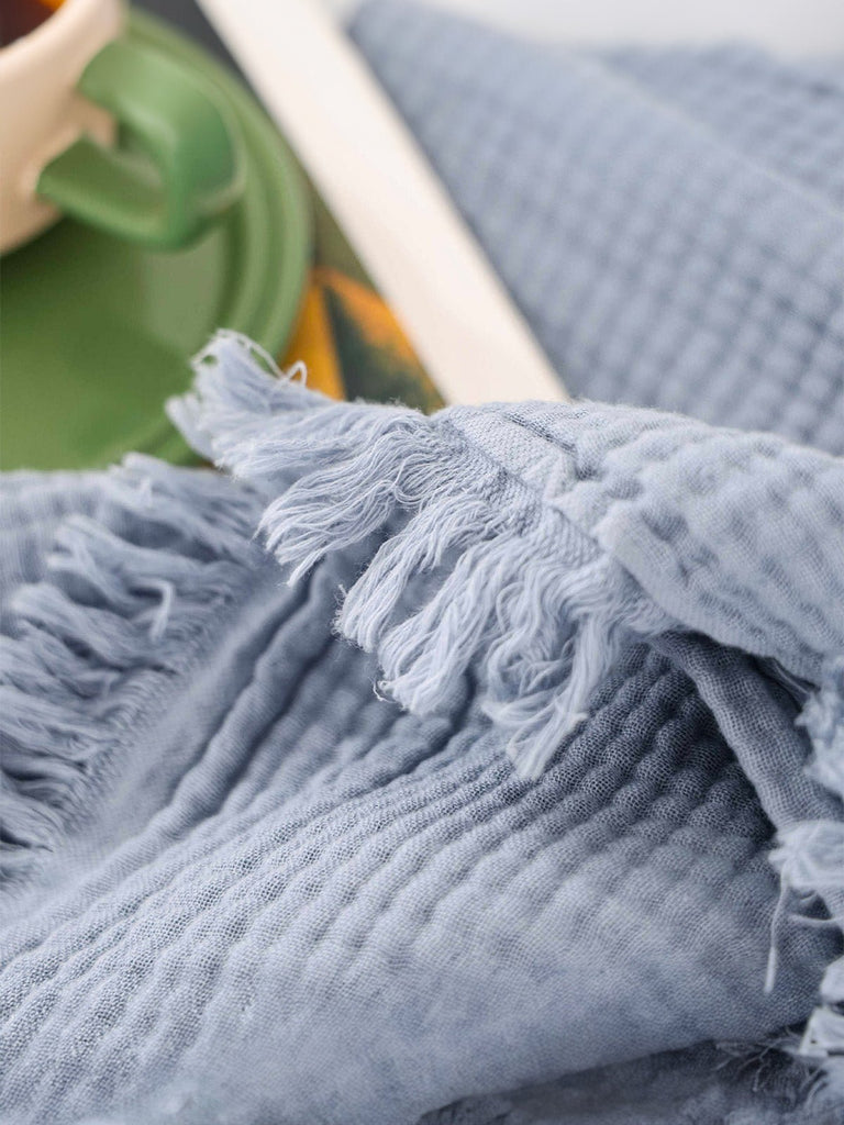 Plaid coton gaufré, couverture légère été, plaid lit canapé, franges décoratives, tissu respirant, modèle Naoen - Bleu 150 x 200 cm