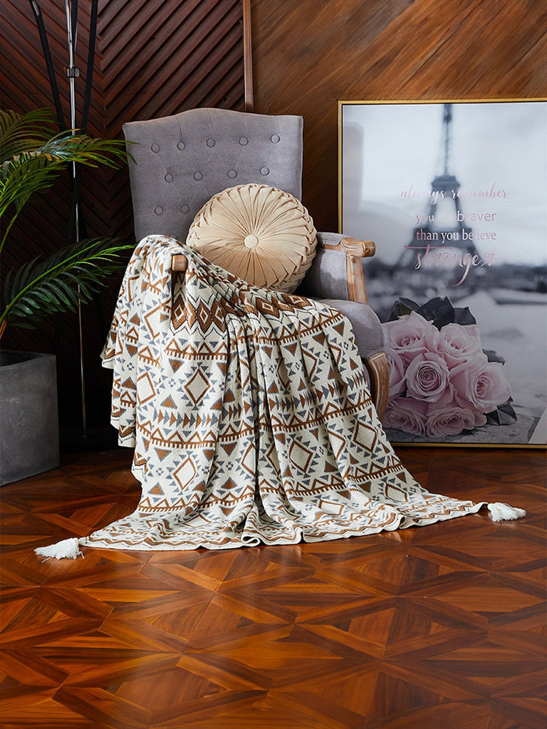 Plaid coton jacquard, couverture canapé, style ethnique, grande taille, doux et chaud, motif géométrique, modèle Zeren - Blanc et marron 130 x 150 cm
