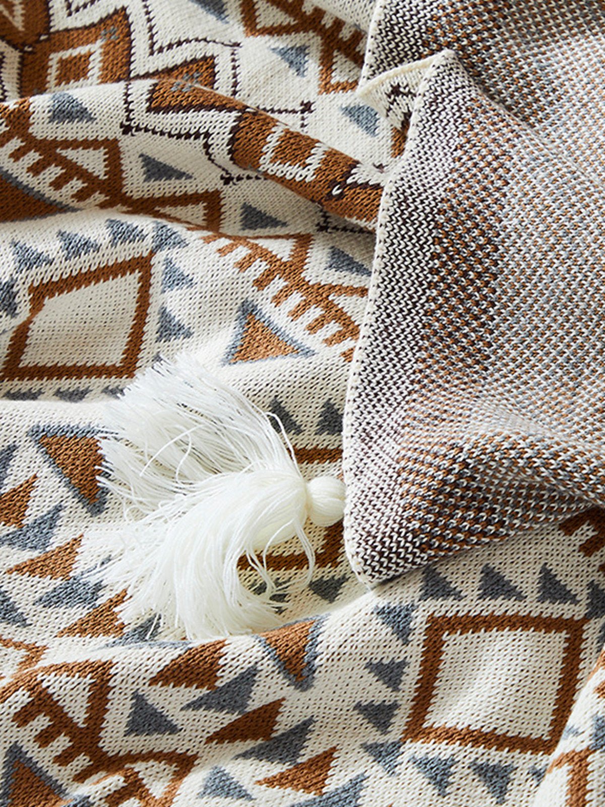 Plaid coton jacquard, couverture canapé, style ethnique, grande taille, doux et chaud, motif géométrique, modèle Zeren - Blanc et marron 130 x 150 cm