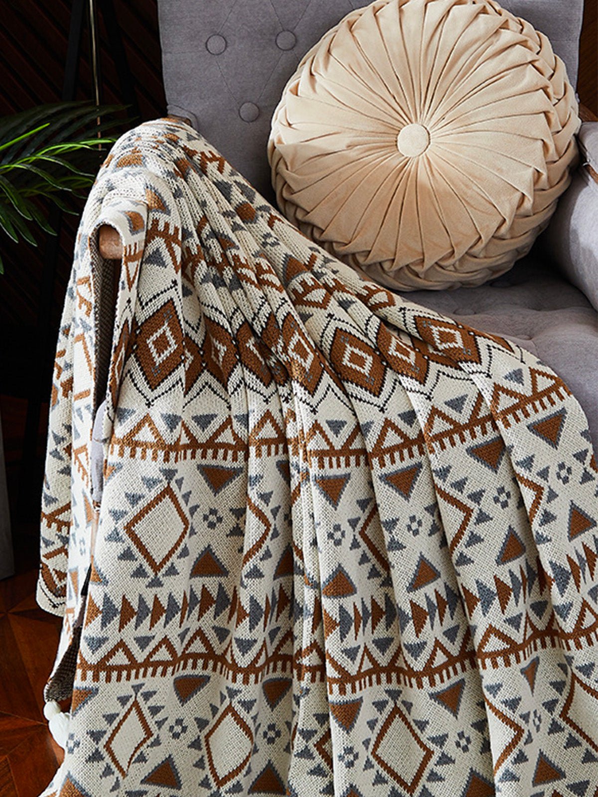 Plaid coton jacquard, couverture canapé, style ethnique, grande taille, doux et chaud, motif géométrique, modèle Zeren - Blanc et marron 130 x 150 cm