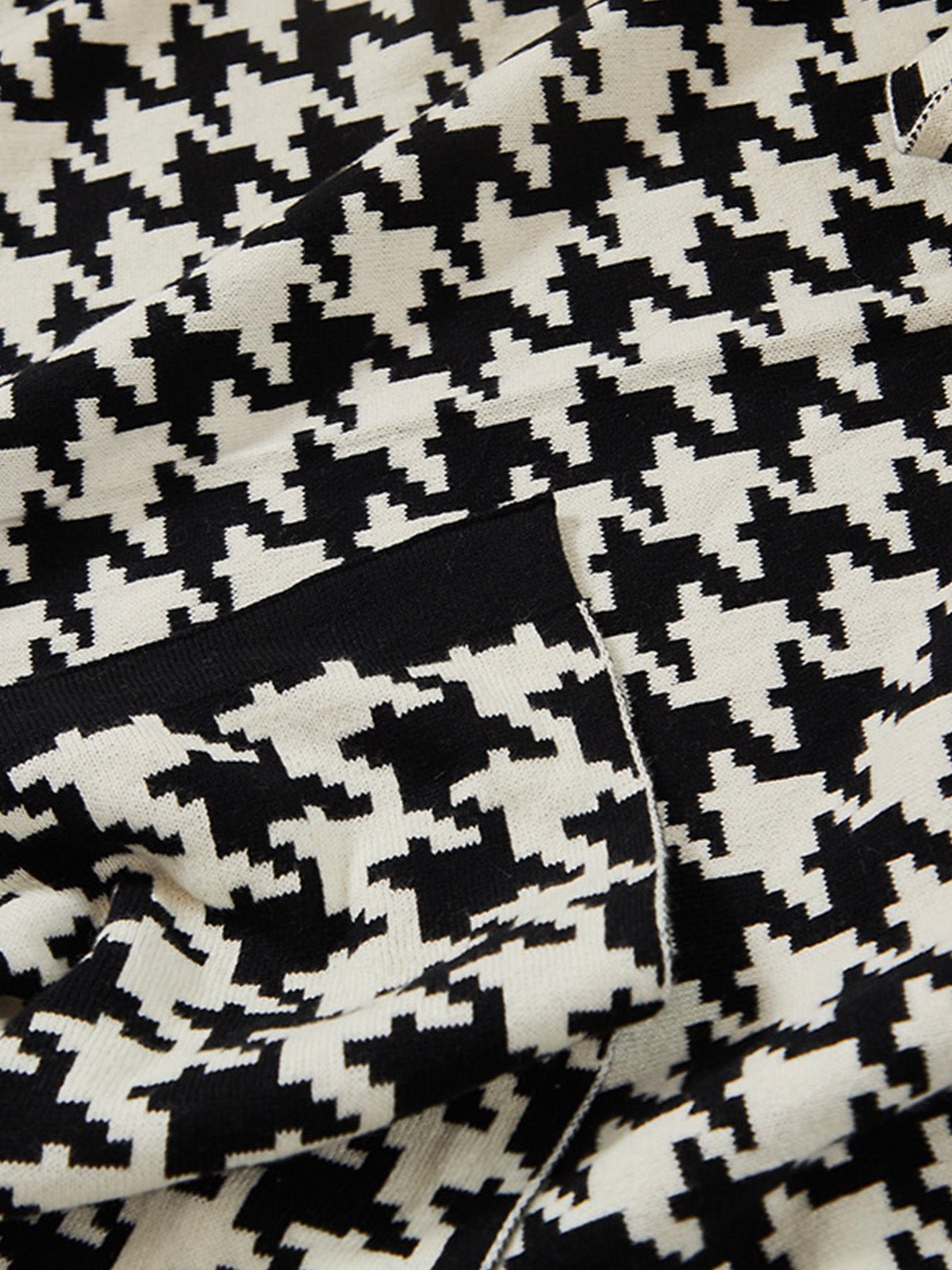 Plaid coton pied - de - poule, jeté de canapé cosy, couverture douce été, plaid déco salon, plaid noir blanc ou noir café, modèle Thalis - Blanc et noir 130 x 160 cm
