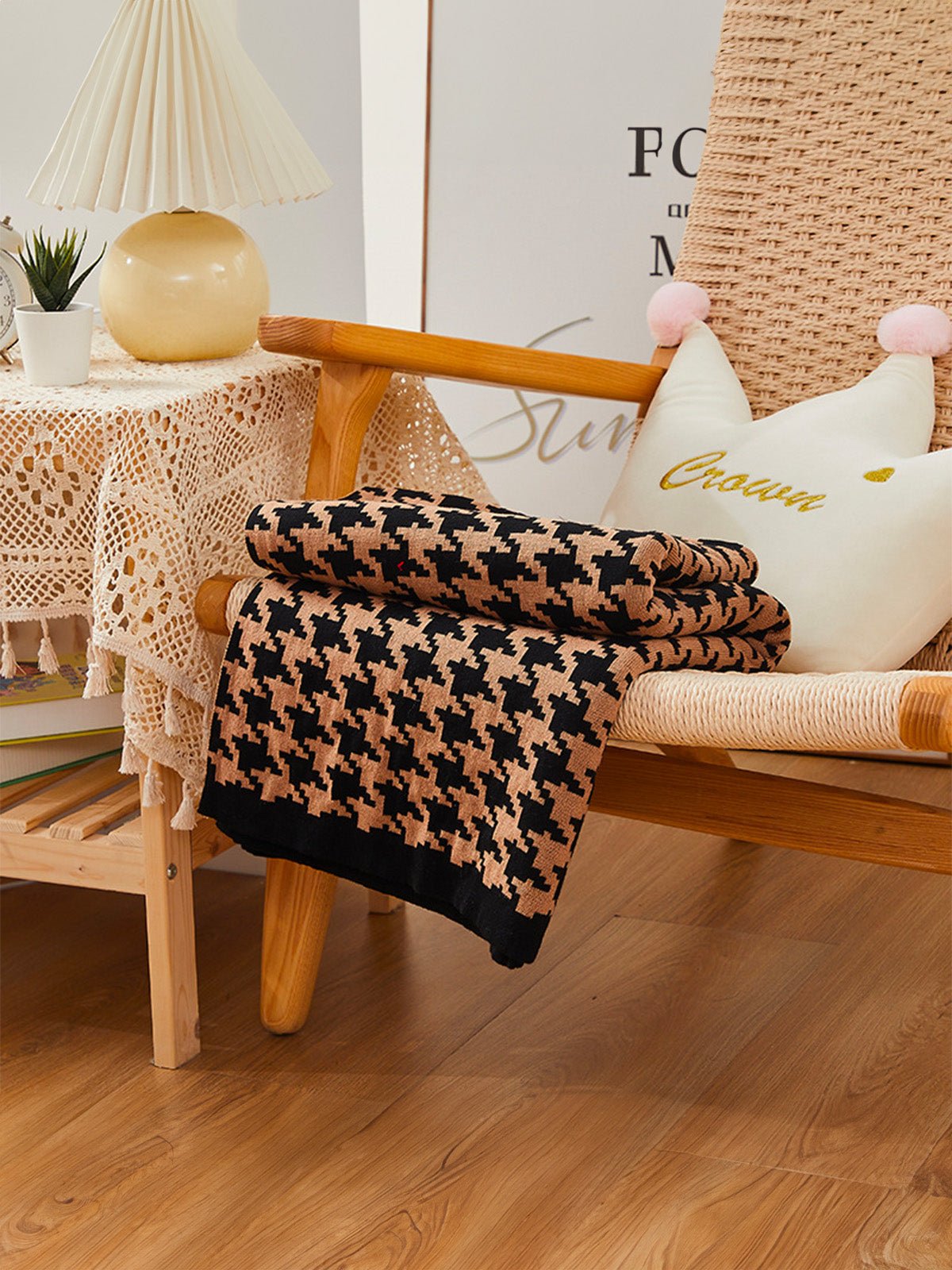 Plaid coton pied - de - poule, jeté de canapé cosy, couverture douce été, plaid déco salon, plaid noir blanc ou noir café, modèle Thalis - Marron et noir 130 x 160 cm