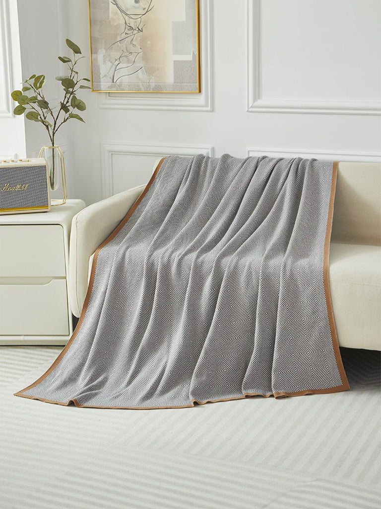 Plaid en coton doux, motif géométrique, bord contrasté, couverture canapé, jeté décoratif, modèle Awen - Beige