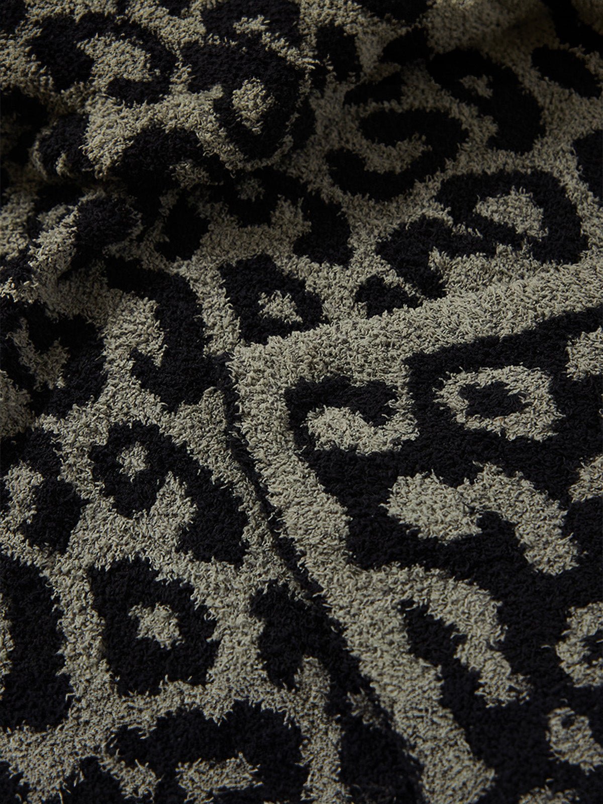 Plaid léopard noir gris, couverture chaude canapé, plaid doux pour salon, jeté de lit cosy, couverture design animalier, Yano - Noir et gris
