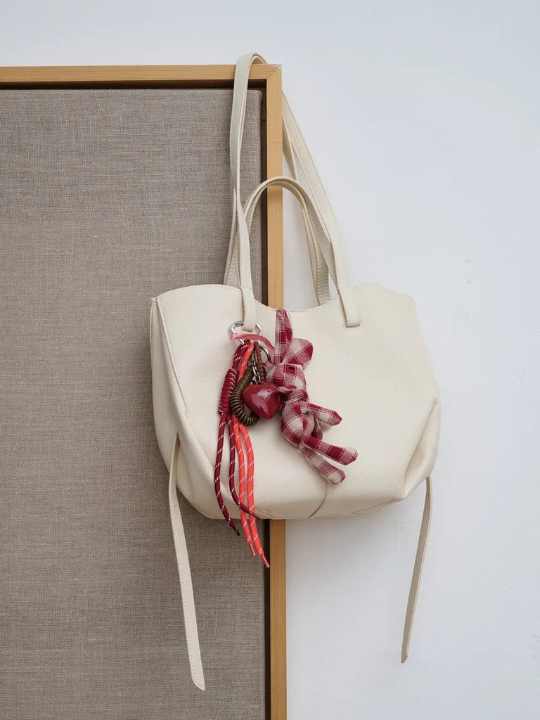 Porte - clés lapin tissu, cœur rouge, pompon sac, accessoire fantaisie, bijou de sac lapin rose, modèle Lapia - Rouge