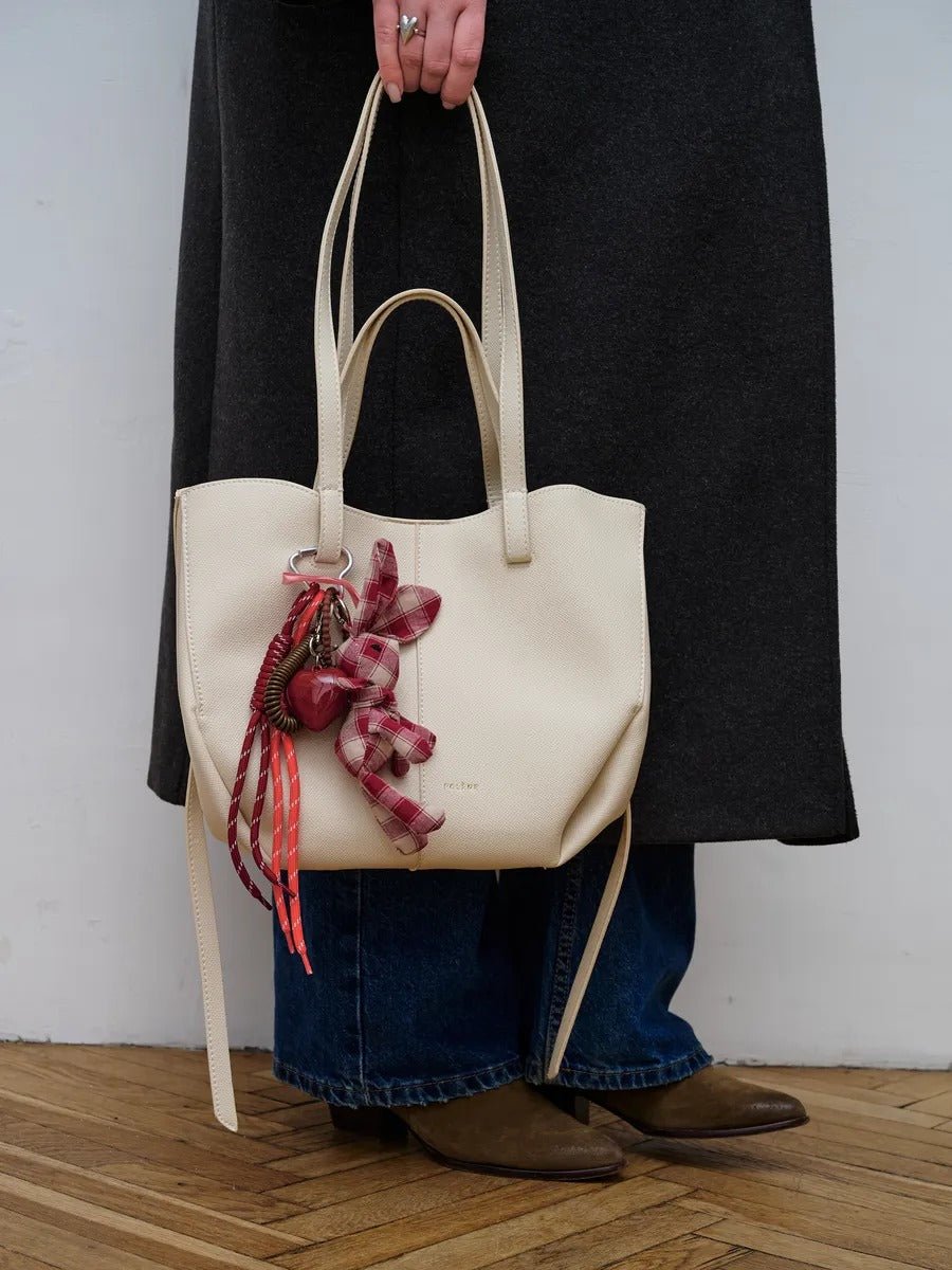 Porte - clés lapin tissu, cœur rouge, pompon sac, accessoire fantaisie, bijou de sac lapin rose, modèle Lapia - Rouge