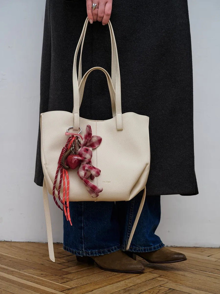 Porte - clés lapin tissu, cœur rouge, pompon sac, accessoire fantaisie, bijou de sac lapin rose, modèle Lapia - Rouge