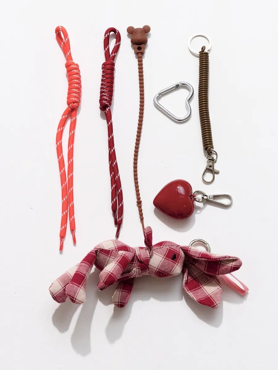 Porte - clés lapin tissu, cœur rouge, pompon sac, accessoire fantaisie, bijou de sac lapin rose, modèle Lapia - Rouge